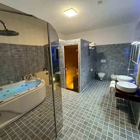 Lamapulia Pensionat 4*