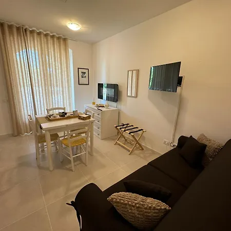 Konukevi Lamapulia 4*