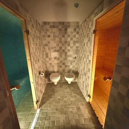 ゲストハウス Lamapulia 4*