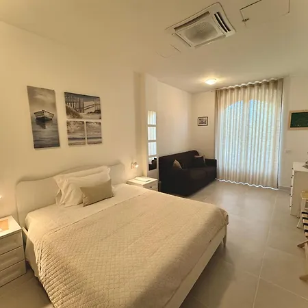 Lamapulia ゲストハウス 4*